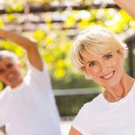 Μακροζωία: Πόσα χρόνια κερδίζουμε εάν αλλάξουμε συνήθειες στα 40, στα 50 ή στα 60