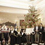 Χριστουγεννιάτικα κάλαντα στον Πρωθυπουργό Κυριάκο Μητσοτάκη (vid)