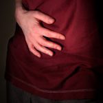 Καούρα μετά το φαγητό; Πώς να την καταπολεμήσεις άμεσα με απλούς τρόπους