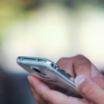 UNESCO: Σχεδόν 6 στις 10 χώρες περιορίζουν τα κινητά στα σχολεία