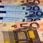 Στα 1.600 ευρώ αυξήθηκε το όριο του ακατάσχετου λογαριασμού – Τι πρέπει να κάνουν οι οφειλέτες (vid)