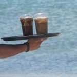 Aυξάνονται από σήμερα κατά 2% οι βασικοί μισθοί των ξενοδοχοϋπαλλήλων