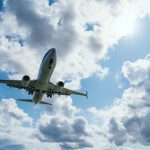 Θεσσαλονίκη: Έσπασε παράθυρο σε πτήση της Ryanair – Τραυματίστηκε επιβάτης, ασφαλής η επιστροφή του αεροσκάφους